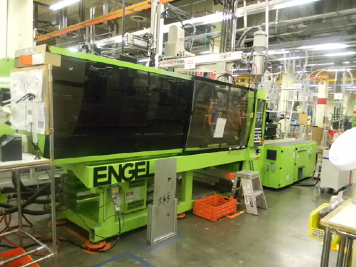 Esta es una m�quina de inyecci�n de pl�stico marca Engel de 36 x 36 pulgadas. Su precio se dar� a conocer en la subasta de diciembre.