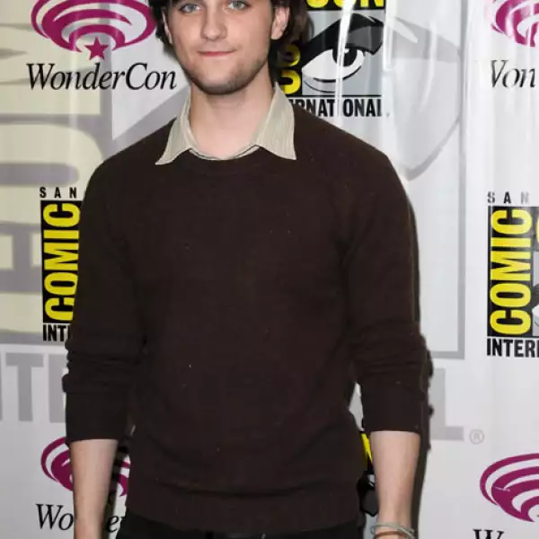 Landon Liboiron es Peter Rumancek en Hemlock Grove.