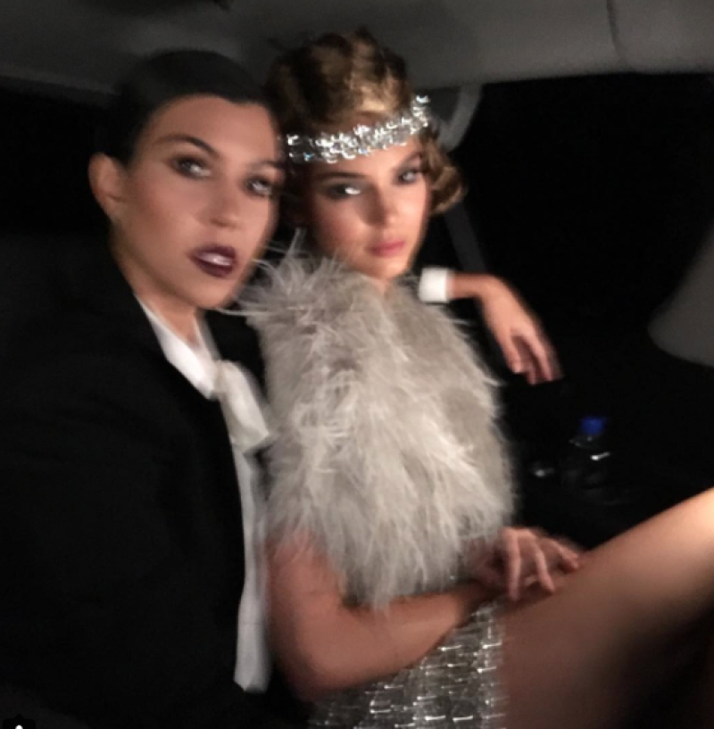 Kendall se disfrazó de Daisy Buchanan para la ocasión.