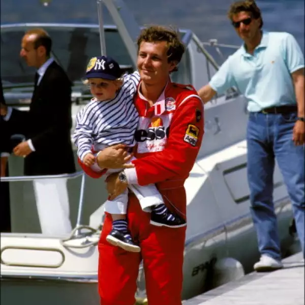 Stefano era el campeón del mundo de motonáutica en alta mar al morir y estableció un récord (ya roto) de 172 mph en el lago Como.
