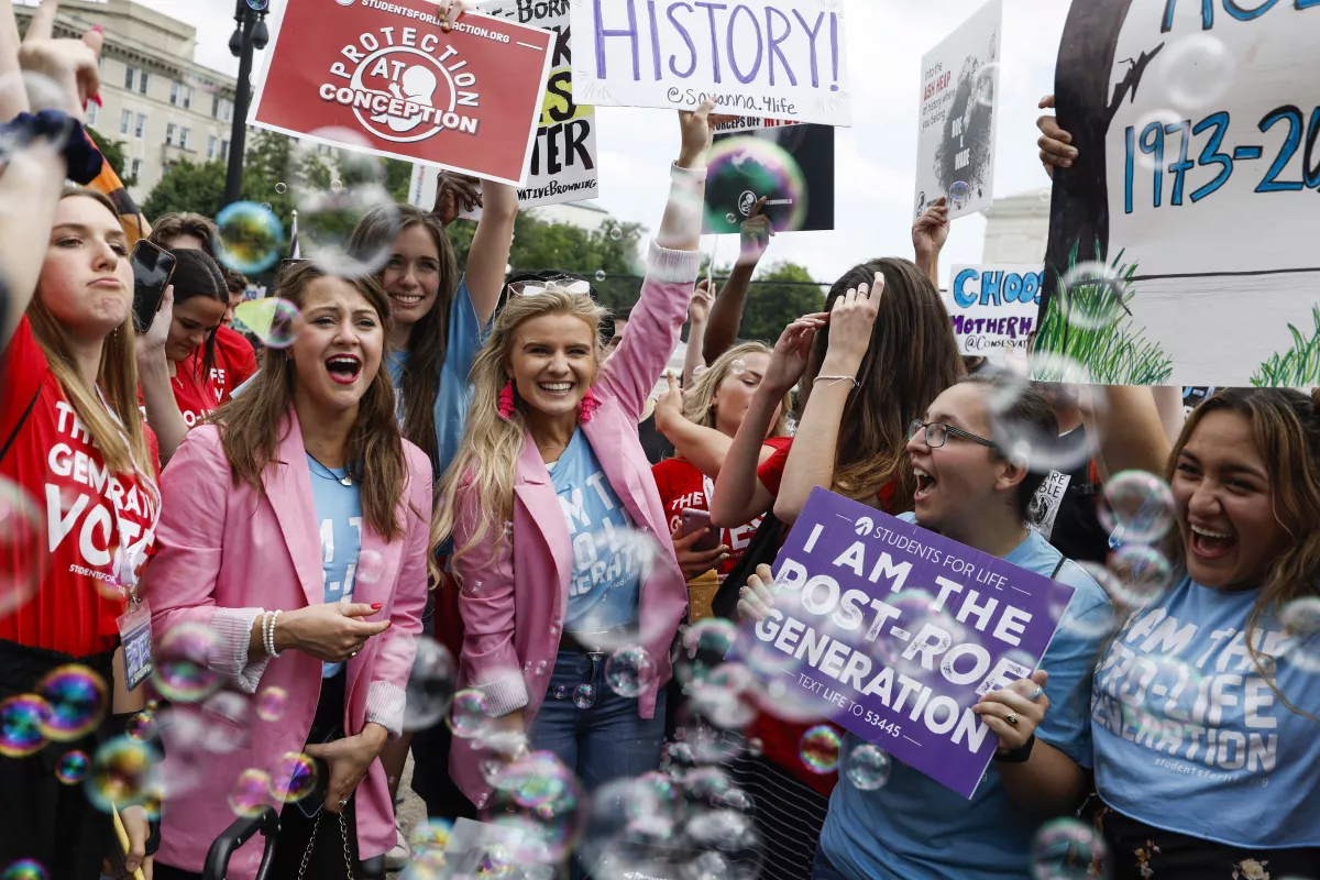 La Corte Suprema de los Estados Unidos anula Roe V. Wade