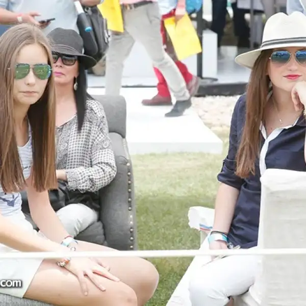 Regina y Renata Barba
