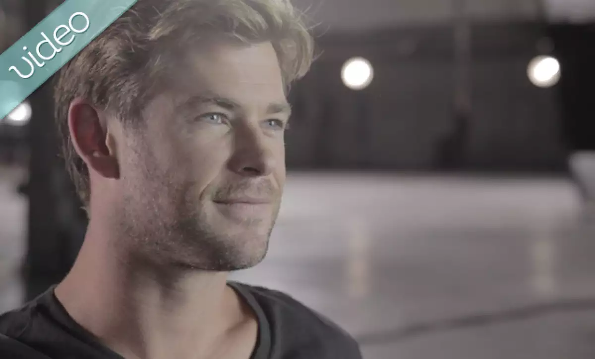 Dejando a un lado el spotlight de Hollywood, Chris Hemsworth nos cuenta quién es, cómo fue su infancia, sus sueños de niño y su vida en familia y en Australia.