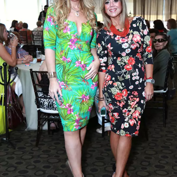 Katie Elizalde y Paola Altamirano