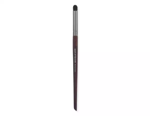 Brocha para sombra, No. 216, Make Up For Ever, $380; Sephora.