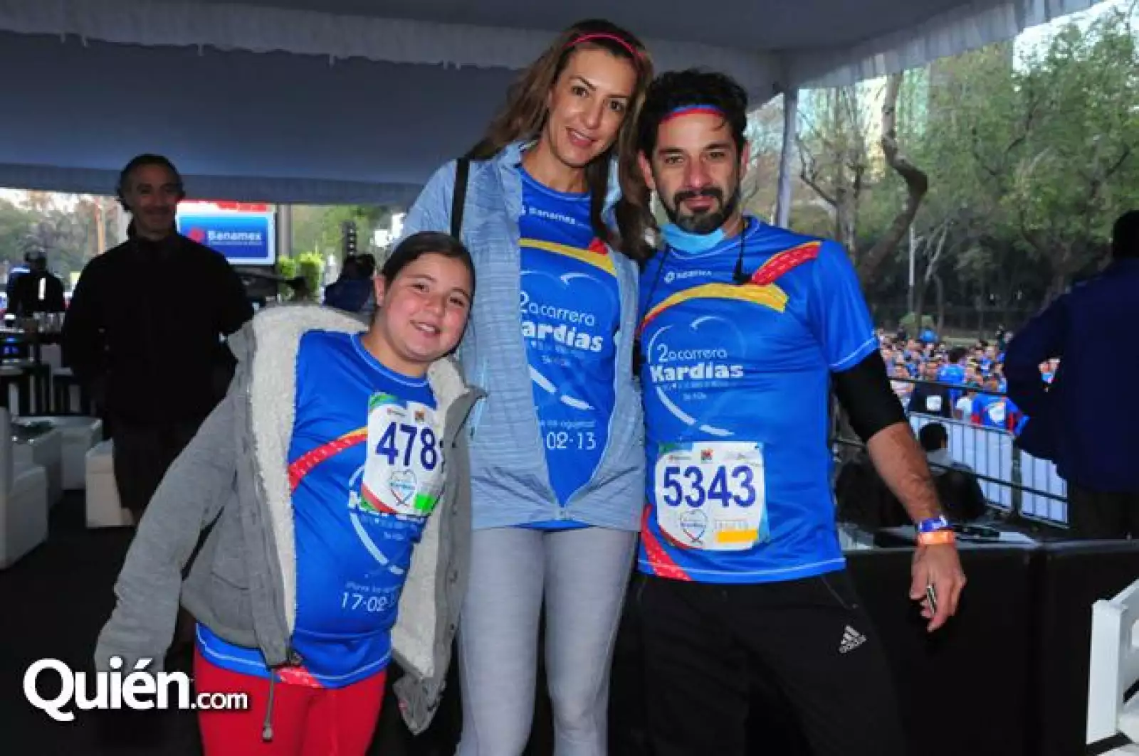 Emilia y Celia Daniel con Miguel Rodarte