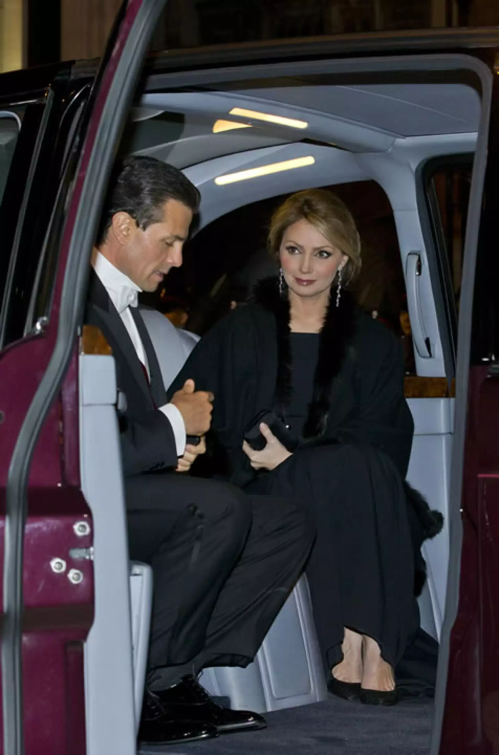 El momento en el que Angélica Rivera y Peña Nieto llegaron al palacio de Buckingham.