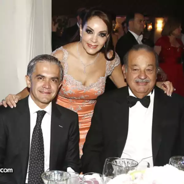 Miguel Ángel Mancera, Isabel Goñi y Carlos Slim