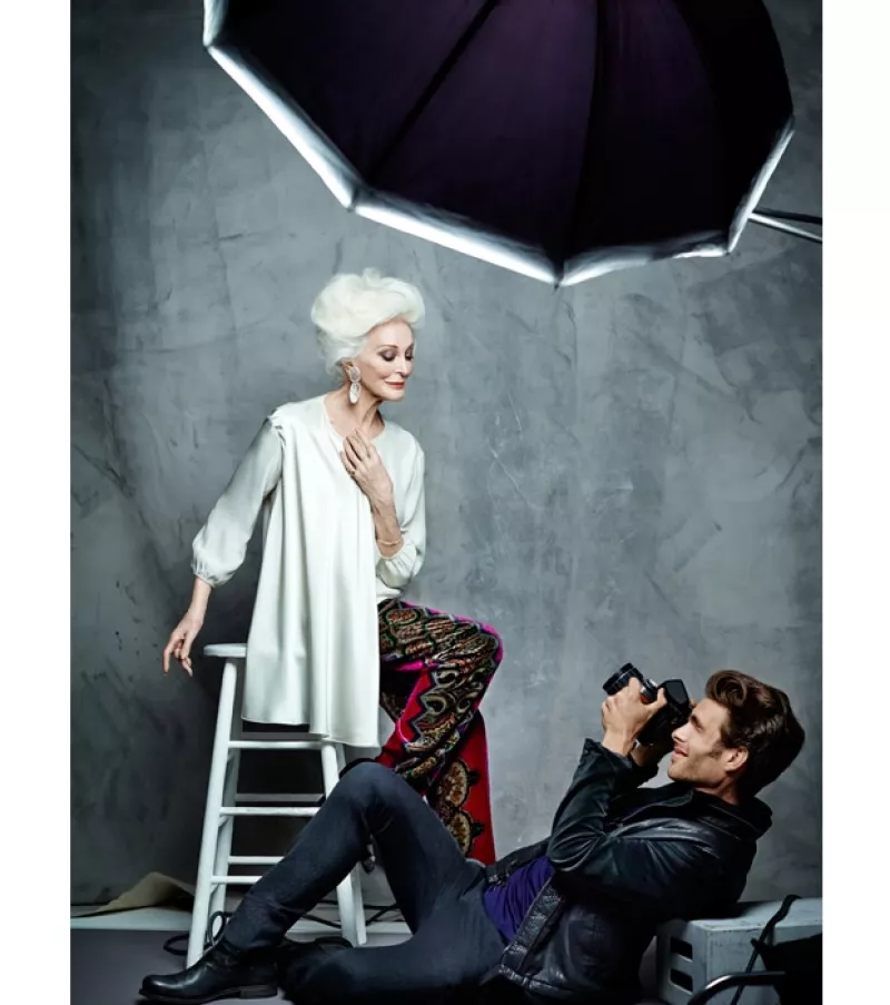 El top model español de la mano de la legendaria Carmen Dell' Orefice protagonizan la historia de un fotógrafo y su musa en la última campaña de El Palacio de Hierro.