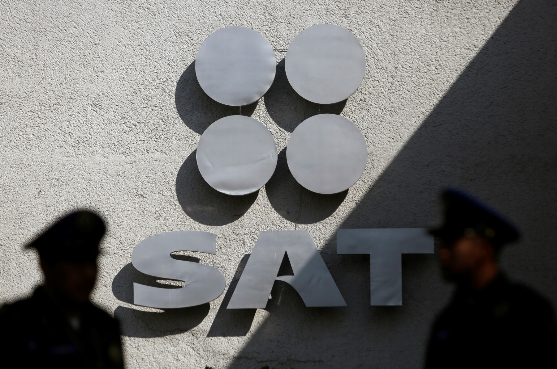 El Sat Tiene Garantizados 15 000 Mdp De Los 50 000 Que Deben 15 Grandes Empresas