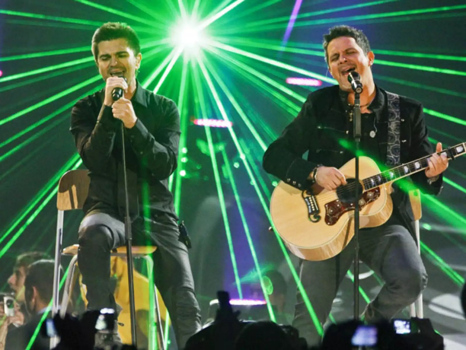 Alejandro Sanz hizo un dueto con Juanes.