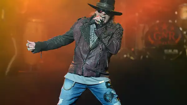 Axl Rose tiene programada una gira de reencuentro con Guns n' Roses este verano, mientras que su gira con AC/DC comenzará en mayo. 