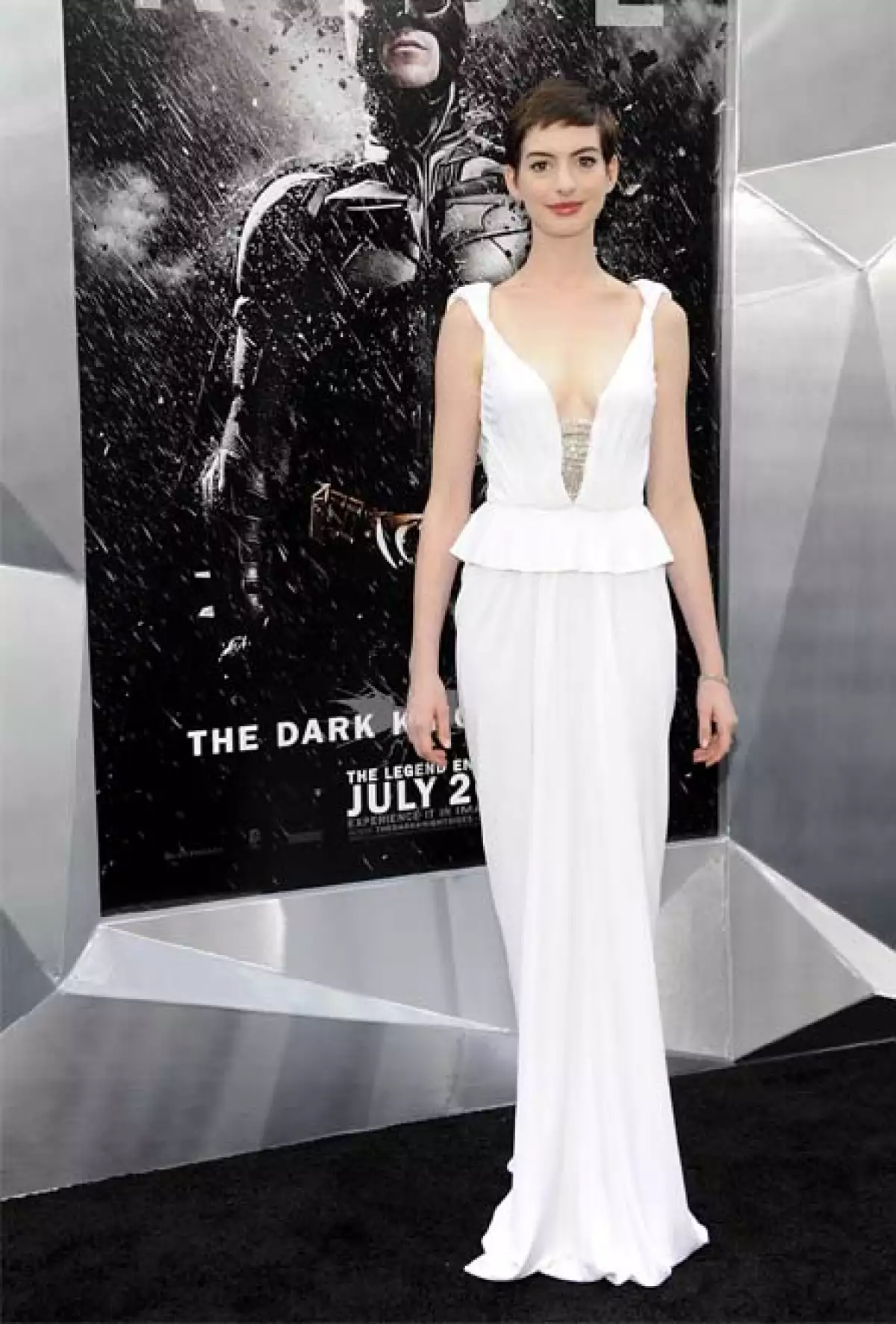 Presentando la más reciente película de Batman en la que Hatahaway es la malvada Gatúbela.