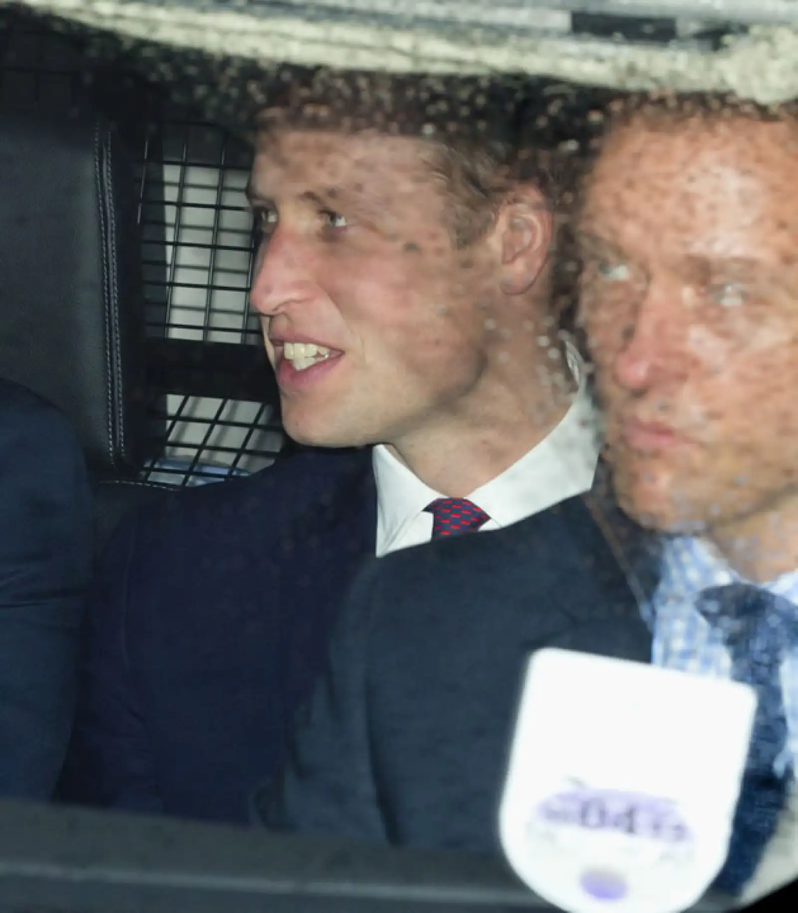El príncipe Guillermo llegó por su cuenta, sin embargo, él y Kate partieron juntos del almuerzo.