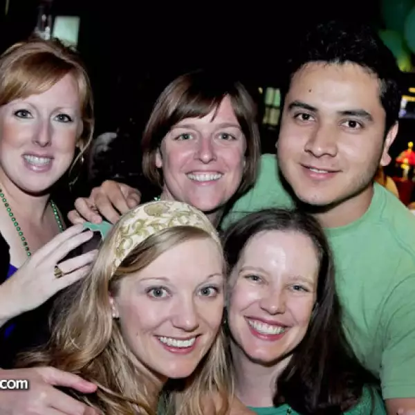 Leah Burnie, Melanie Micco, Miguel Rosales, Rebecca Pettan y Melanie Green