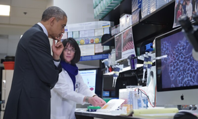 Obama visitó instalaciones de institutos de salud en EU. (Foto: AFP )