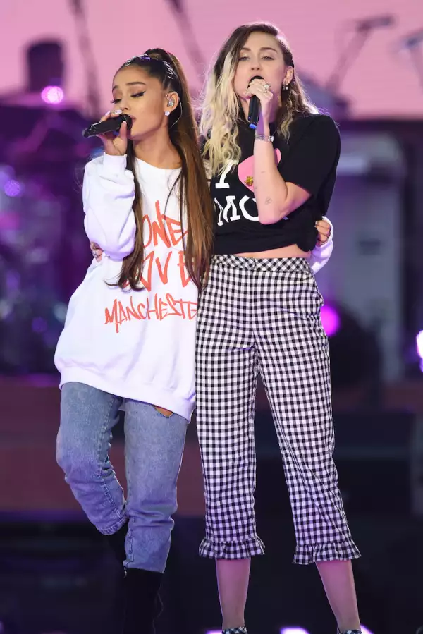 ?url=https%3A%2F%2Fcdn 3.expansion.mx%2Fa2%2F58%2F03d306bc49c8aa86216071b39387%2Fla amistad de miley cyrus y ariana grande 1 - Miley Cyrus recuerda cuando coqueteó con Ariana Grande