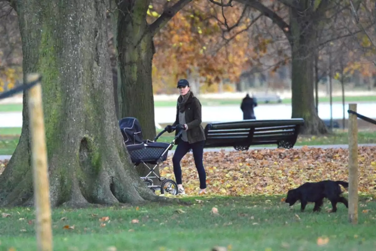 Lupo, el cocker spaniel de la familia, los acompañó en el paseo.
