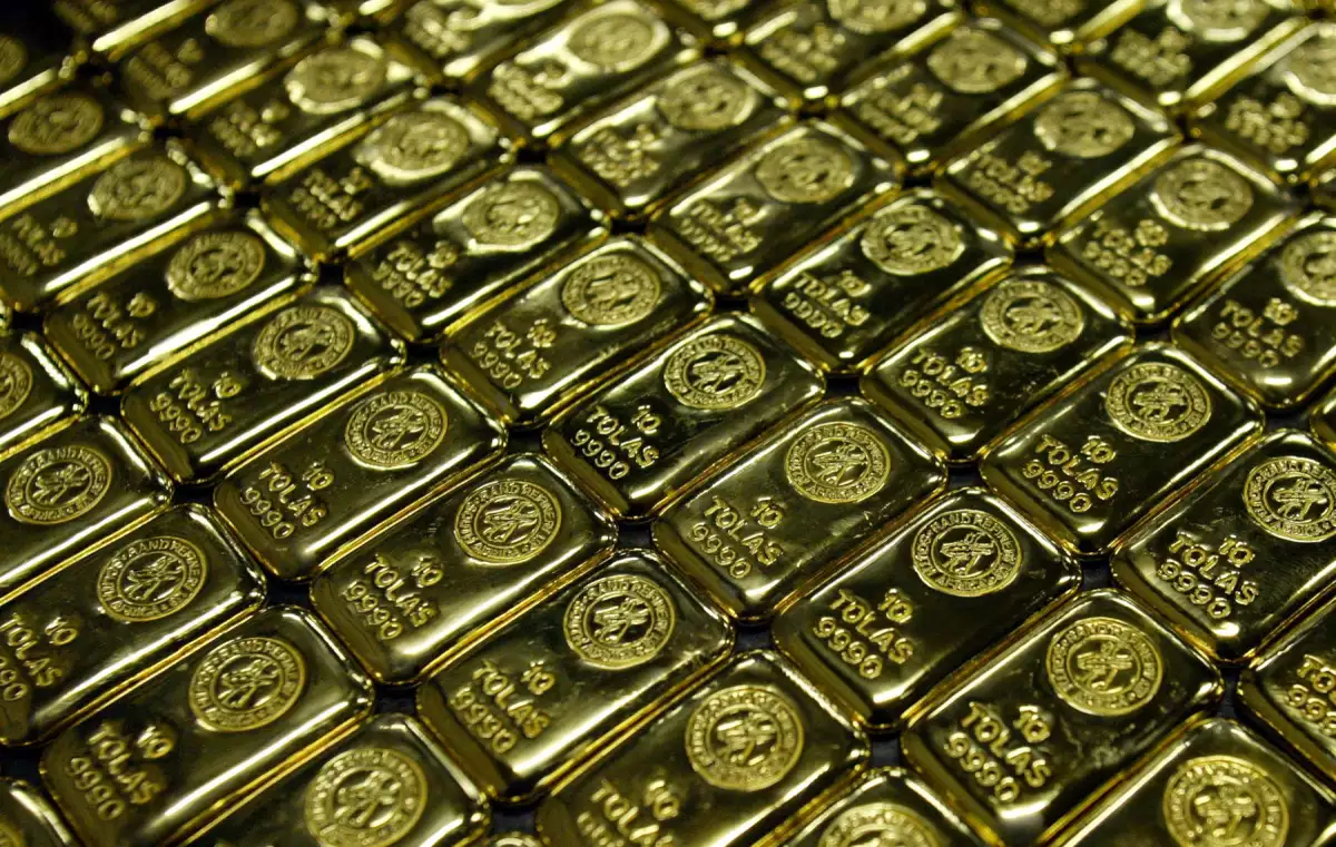 El oro alcanza un nuevo máximo histórico en clima de incertidumbre global