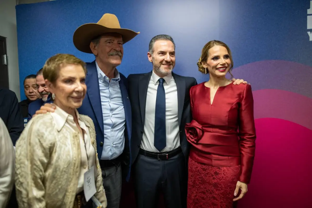 En la imagen, el alcalde Adrián de la Garza, su esposa y el expresidente Vicente Fox y Martha Sahagún.