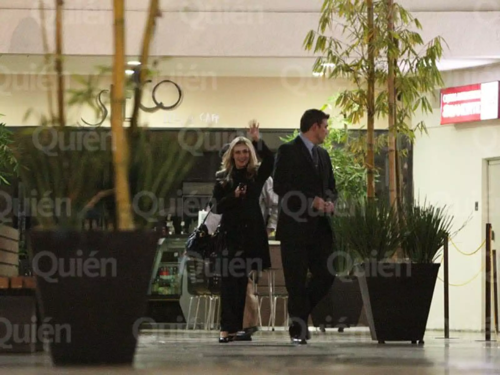 No hubo mayor seguridad que los vigilantes del centro comercial y Aracely lució sonriente en todo momento.