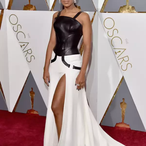 Kerry Washington en Versace.