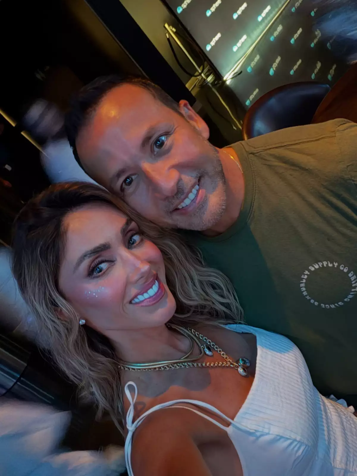 Anahí y Howie Dorough