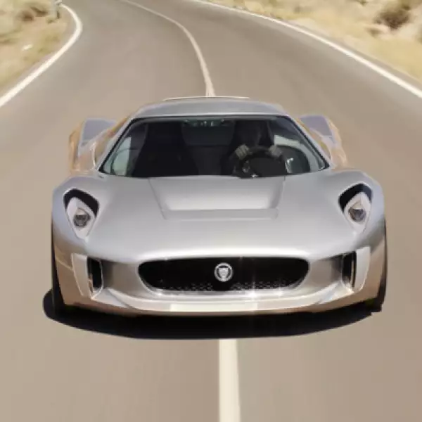 La pantalla táctil denominada ‘Co-Pilot”, maneja información como velocidad, calefacción y da sugerencias para mejorar el manejo del conductor.