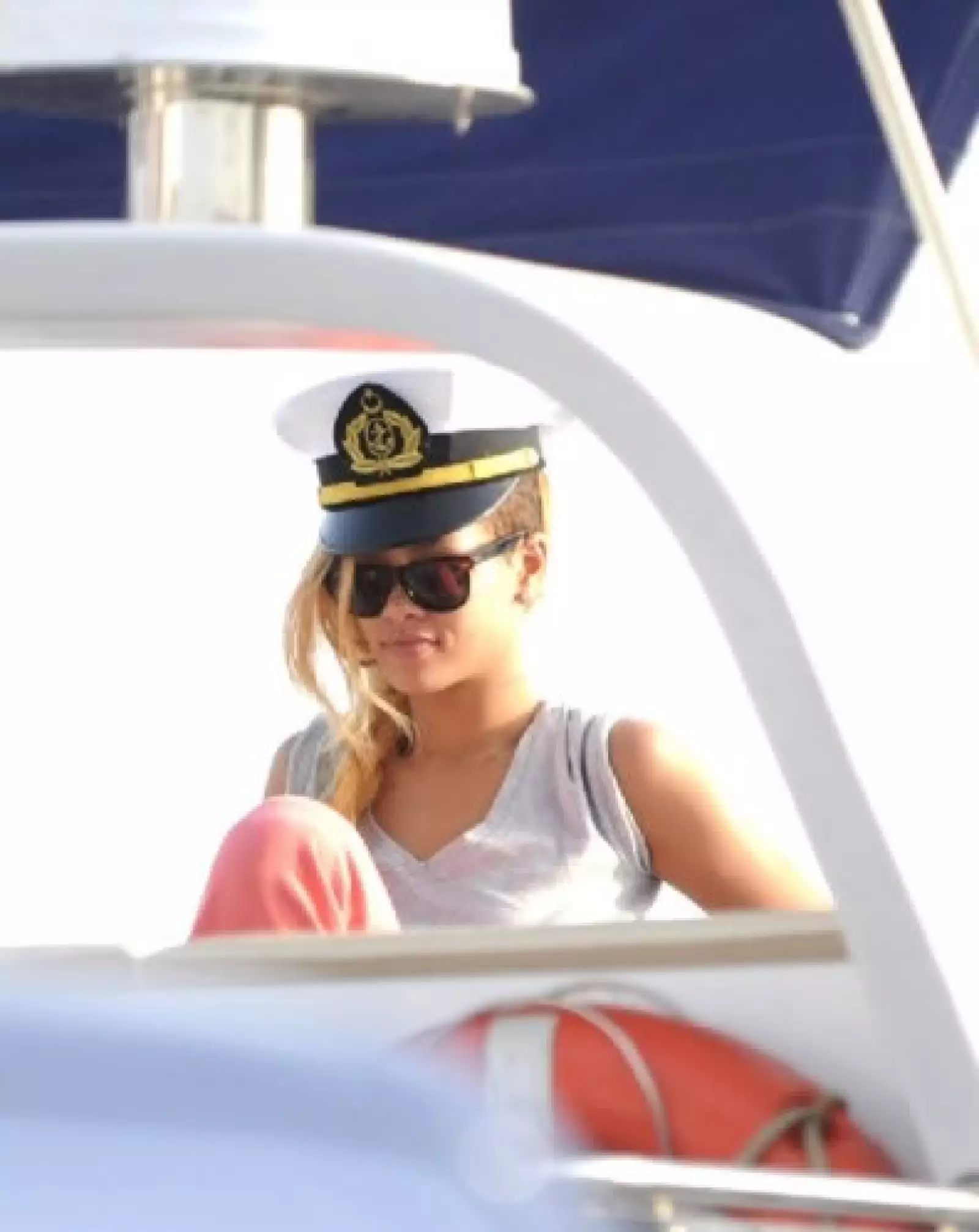 Se puso la gorra del capitán del barco, y es que nadie puede negar que ella es `la estrella´.