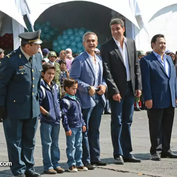 General Vallasta T con Miguel Jr., Leonardo y Miguel Ángel Mancera y Arturo Elías Ayub, Héctor Serrano y Mel Young