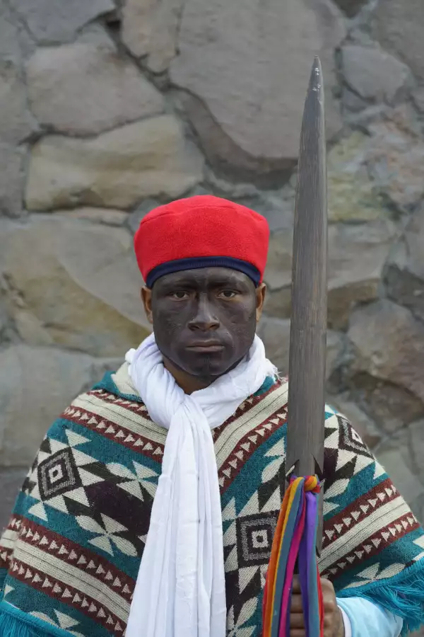 El afroecuatoriano Carlos Nazareno, de 31 años, posa para un retrato en Quito, Ecuador. 