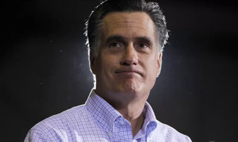 Romney quiere que los estadounidenses paguen menos impuestos sobre la renta, pero no ha dicho cuáles serán las nuevas tasas. (Foto: AP)
