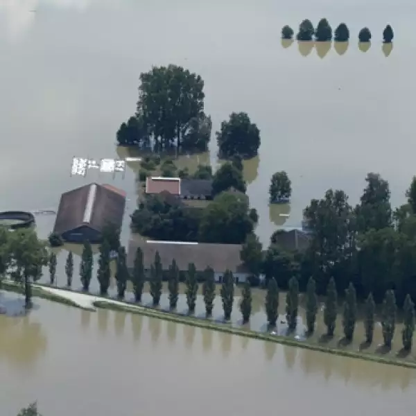 vista aerea de ciudad deggendorf  inundada