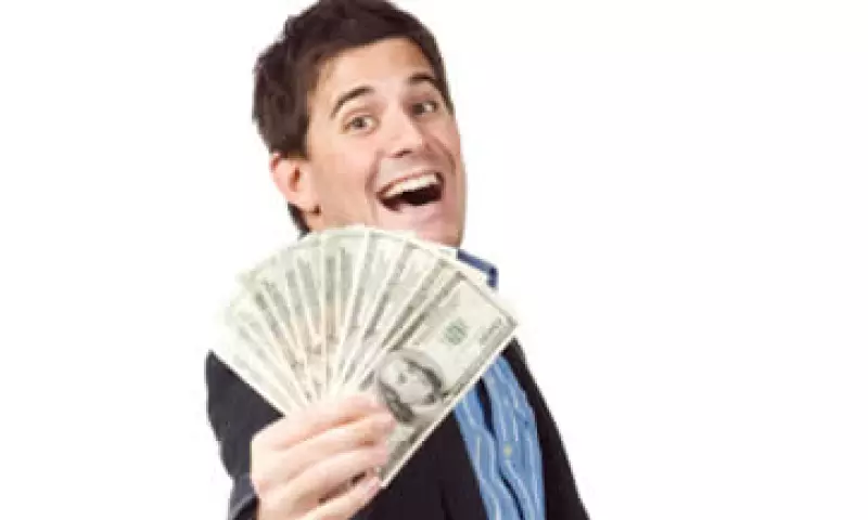 Las personas con prosperidad económica tienen un perfil de comportamiento muy particular ante el dinero, como evitar endeudarse con deseos pasajeros. Para ganar más dinero debes conocer también los básicos para invertir. (Foto: Archivo)