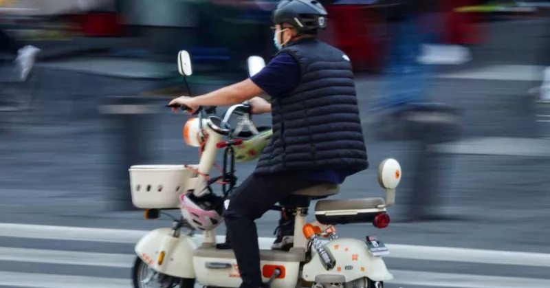 Placas para scooters, bicis y motos eléctricas en CDMX: el documentos digital que debes tener para el trámite