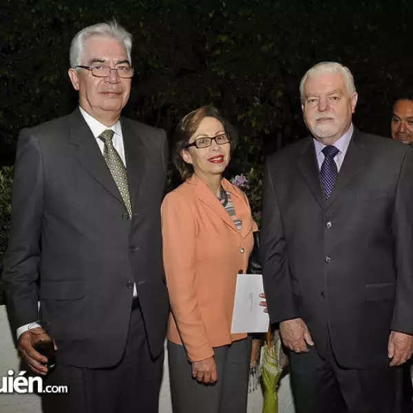 Jaime y Claudia Rivero con Jorge Contreras