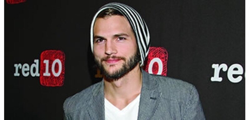 El Red10 Social Media Fest México 2011, realizado en octubre, convocó a varias personalidades expertas en tecnología entre las que encontramos al actor Ashton Kutcher, quien habló de las oportunidades que brindan las redes sociales.
