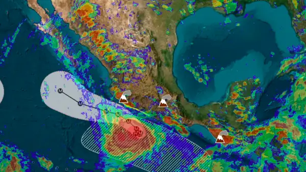 Imagen satelital que muestra al huracán Polo frente a las costas de México y su extensa circulación nubosa sobre el océano Pacífico.