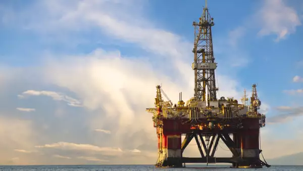 Sin margen. Las agencias tienen a Pemex en una calificación que se considera de grado de inversión, pero tan solo un recorte, supondrá que pierda este privilegio.