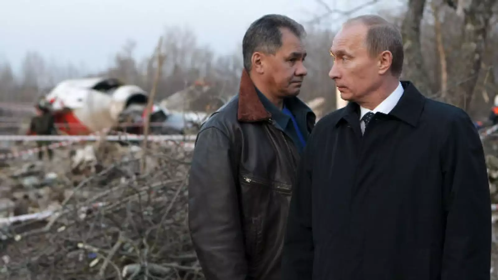 El primer ministro ruso Vladimir Putin y el ministro de emergencias