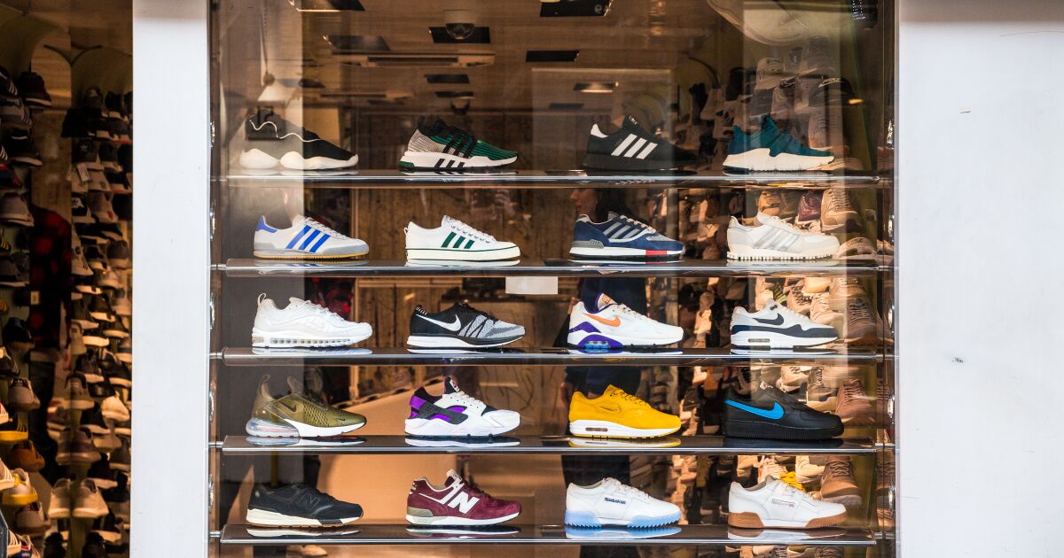 Nike incumple estimaciones de ventas y enfrenta escasez previo a Navidad
