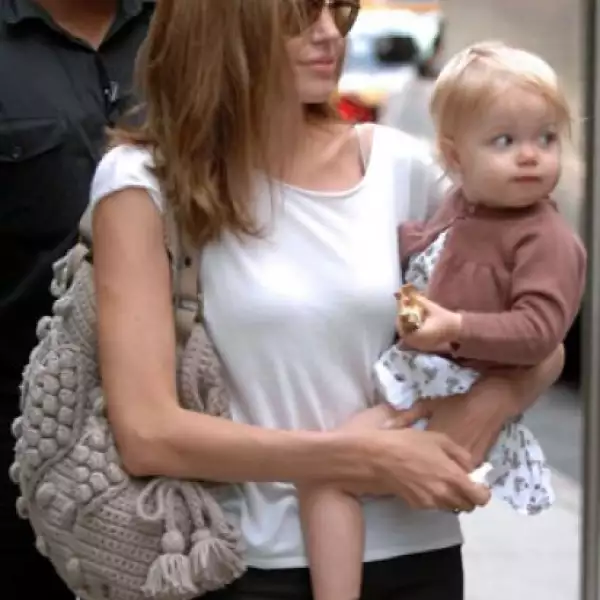 Shiloh fue la primera hija biológica de Brad Pitt y Angelina Jolie. En todo momento, Shiloh ha sido asediada por los fotógrafos.