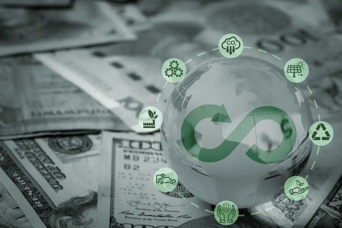 Símbolo de infinito con iconos de ESG sobre billetes de dólares.