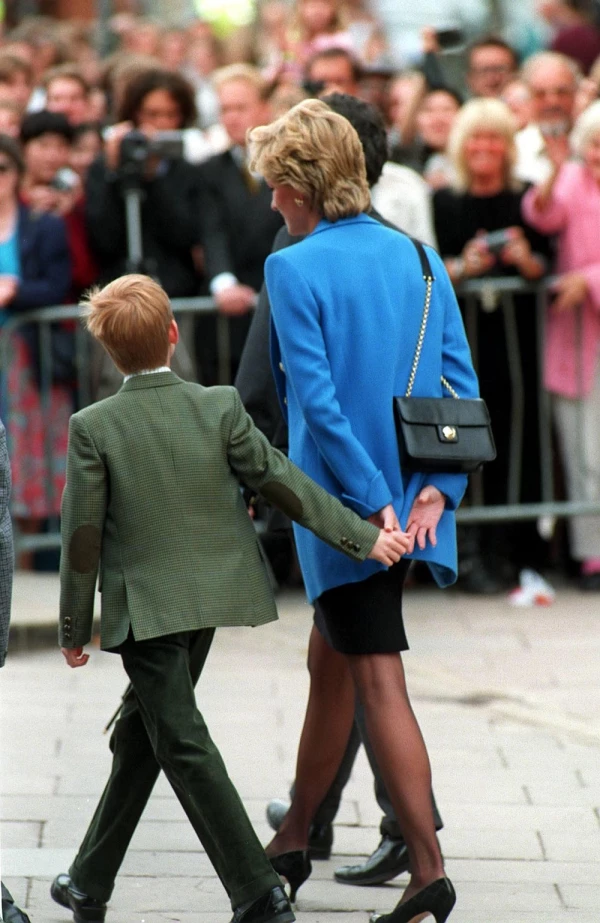 Príncipe Harry y la princesa Diana