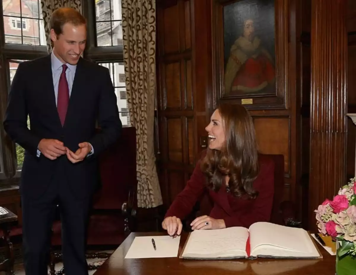 Kate y Guillermo lucieron sonrientes .