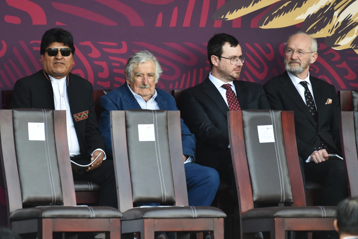 Evo Morales-Jose Mujica-Desfile-familiares-assange