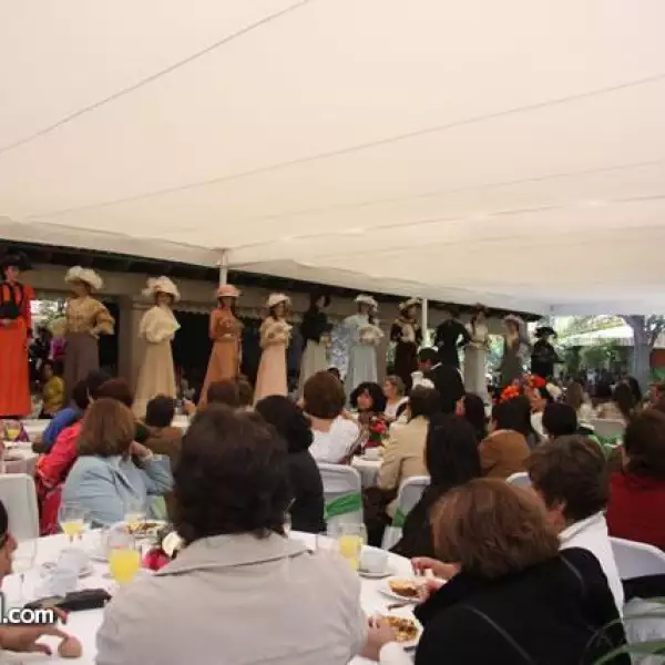 Desayuno Homenaje Desfile trajes de ?ca