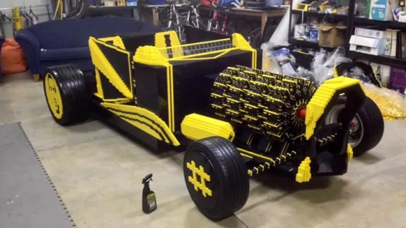auto construido con legos por raul oaida