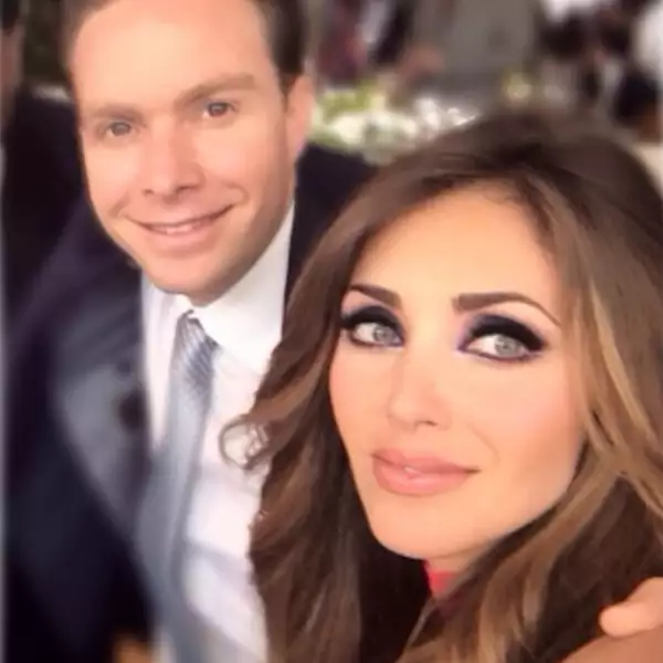 La pareja llama la atención en los eventos sociales.