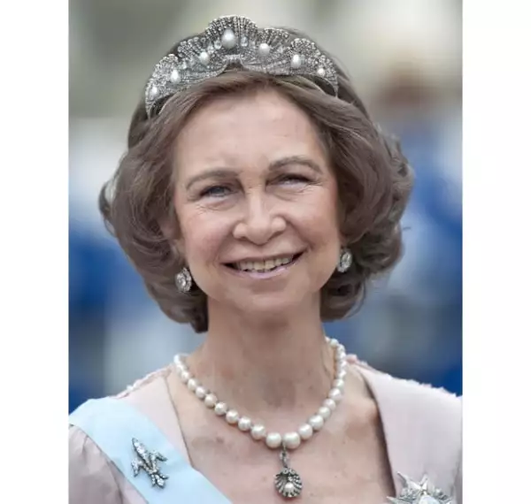Doña Sofía luce la tiara Mellerio.